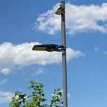 Lampadaire solaire LED à fixer, de 850 à 4800 lumens, avec détecteur