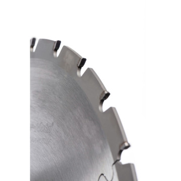 Lame de scie de chantier avec chanfrein, résistante aux clous, Ø450 EP4,0 alésage 30, 32 dents plates