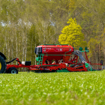 Semoir pneumatique en ligne AQUILA DRIVE, 3,00 à 4,00 mètres, AGRO-MASZ