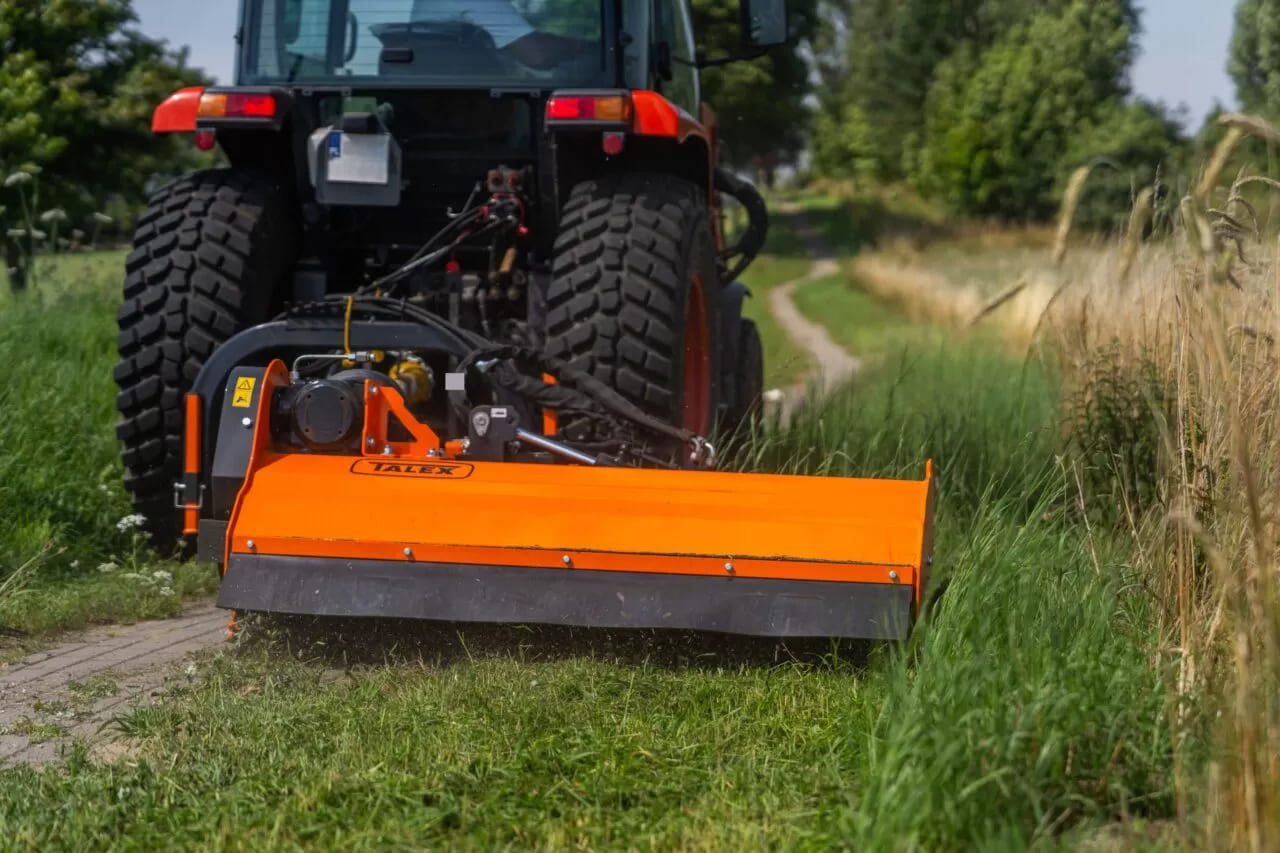 Broyeur d'accotement EVO au travail