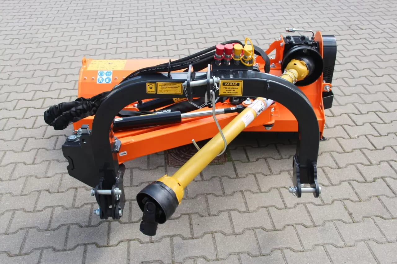 Broyeur d'accotement EVO avec prise de force et cardan